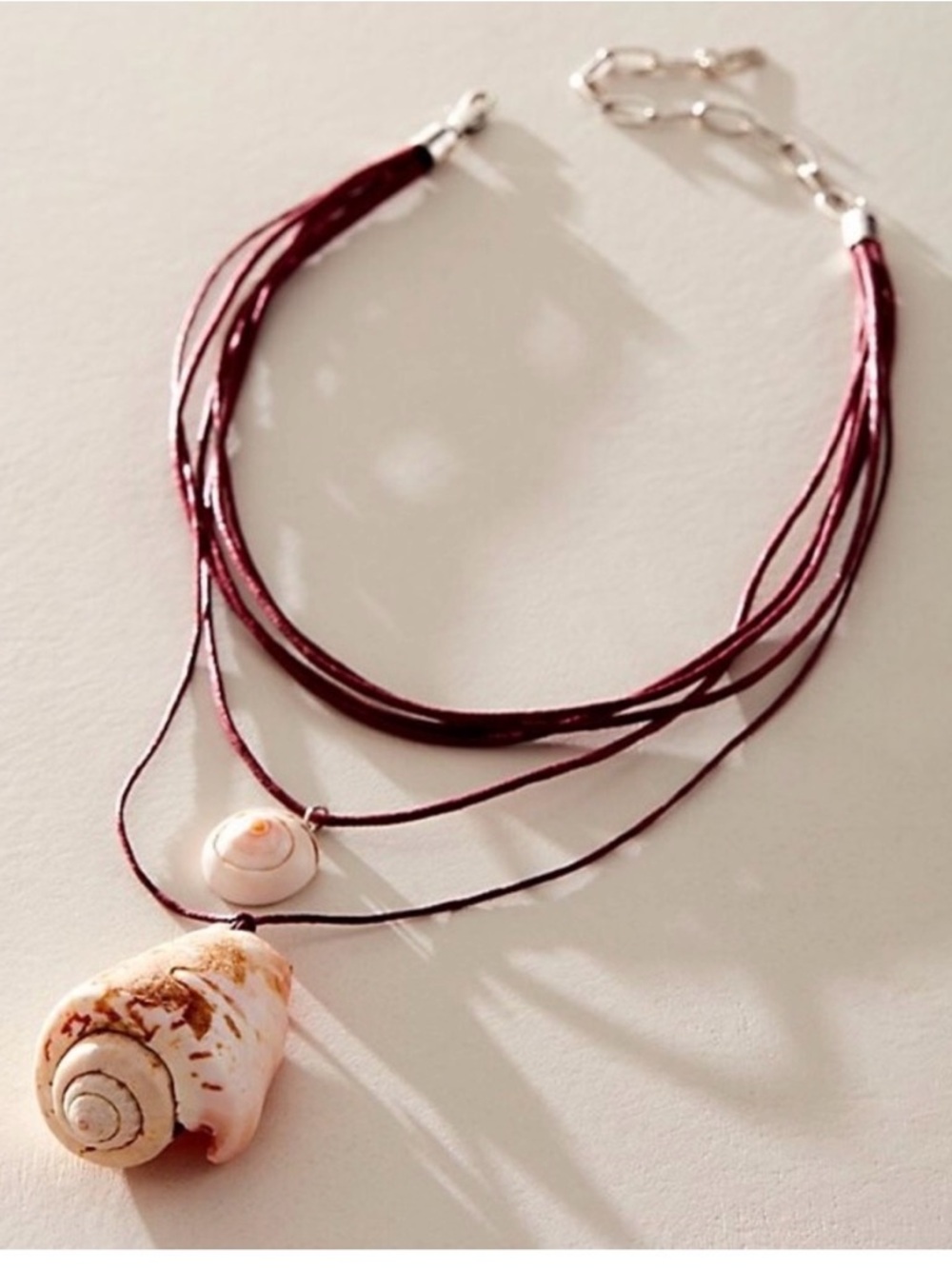 FREE PEOPLE Carolina Shell Layered Necklace New NWT maroon natural beach summer - Picture 4 of 11